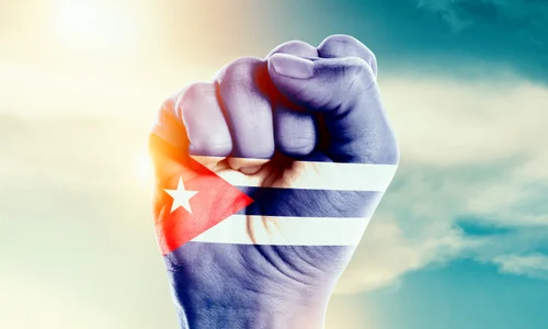 Proteste cuba pumn cu steagul cubanez FOTO shutterstock jpg