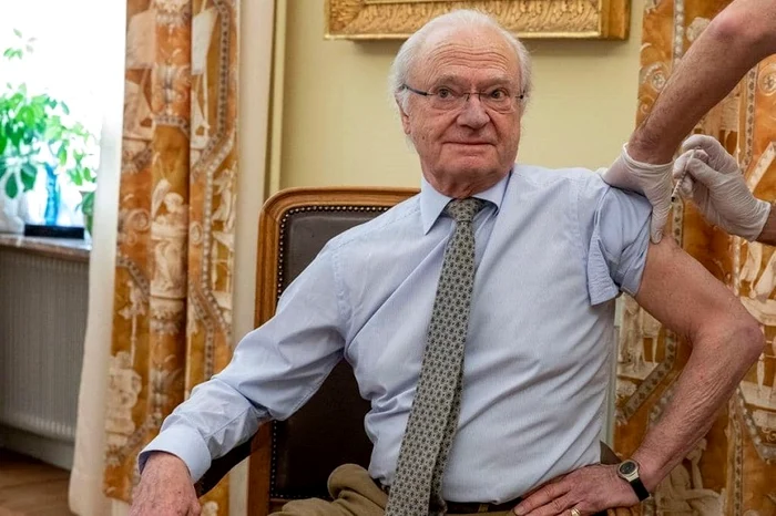 
    Regele Carl Gustaf a fost vaccinat anti-Covid-19Sursă foto: Ambasada Suediei   