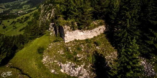 cetatea Oratea Foto Turism Dambovicioara