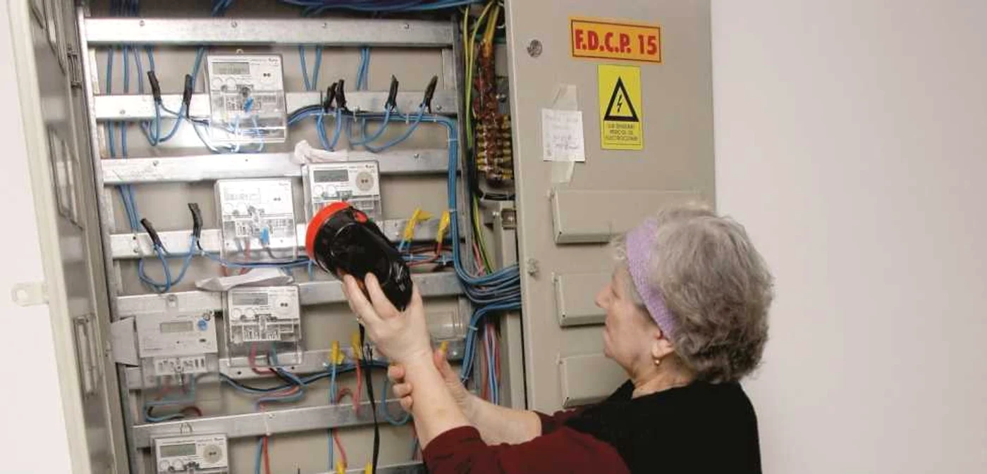 Consumatorii casnici trebuie să fie foarte atenţi la condiţiile specificate în contracte dacă vor să-şi schimbe furnizorul de energie