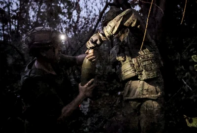 Soldați ucraineni în prima linie, lângă orașul estic Ceasiv Iar FOTO EPA-EFE