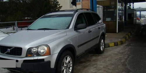 Autoturismul Volvo valoarează 20.000 de lei FOTO