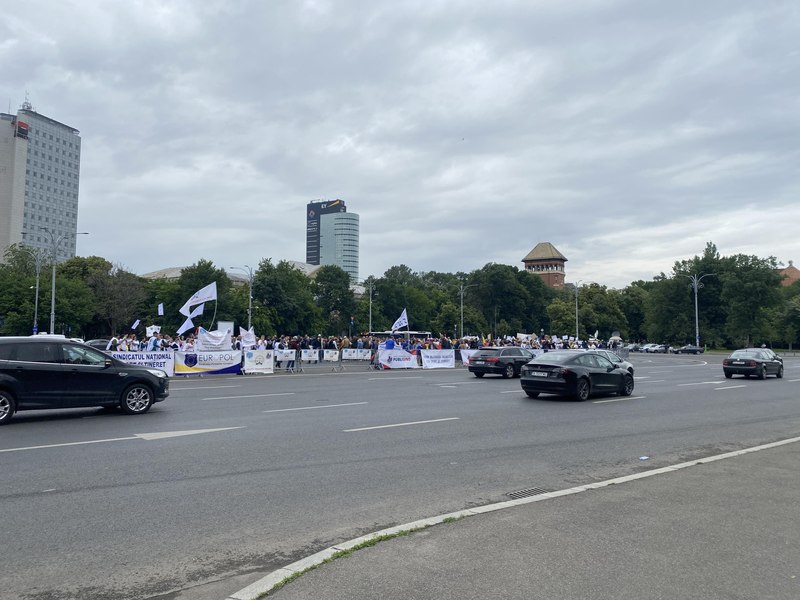 Guvernul a adoptat majorarea de 10% pentru bugetari. Sindicatele au ieșit din nou în stradă și cer dublu