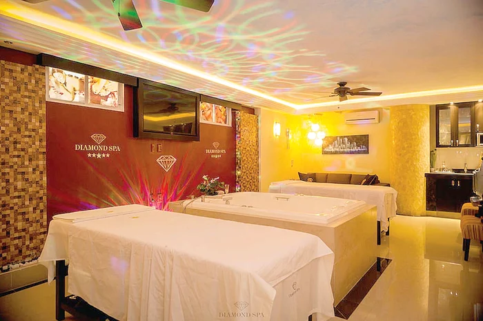 Așa arată camera în  care se face masaj  la salonul lui Rădoi