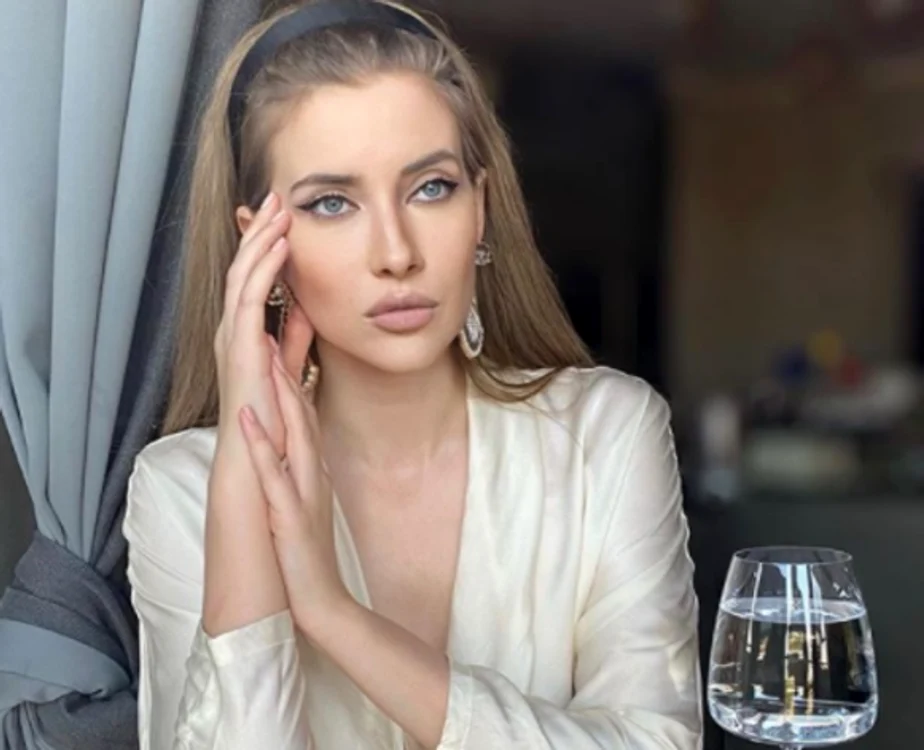 
    Iulia Albu, mesaj siropos de ziua iubitului  