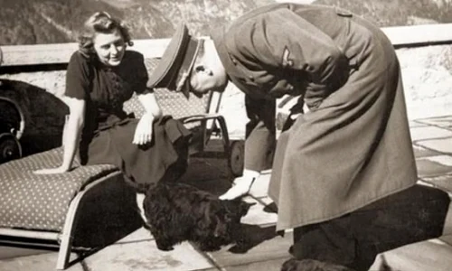 Eva Braun, iubita lui Hitler, dezbrăcată de secrete jpeg