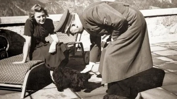 Eva Braun, iubita lui Hitler, dezbrăcată de secrete jpeg