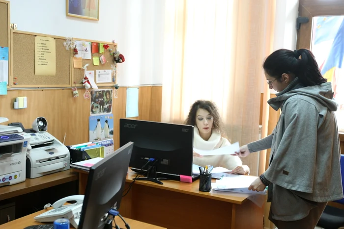 Peste 12.000 de părinţi şi-au înscris copiii în clasa "zero" din prima zi (foto Marian Iliescu)