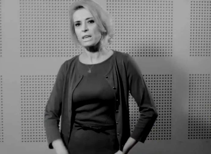 
    Monica Davidescu apare în clipul melodieiFoto: Captură Youtube  