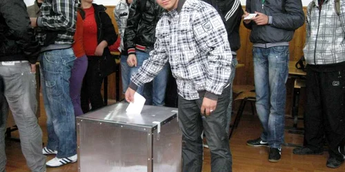 Elevii s-au prezentat în număr mare la cabinele de vot