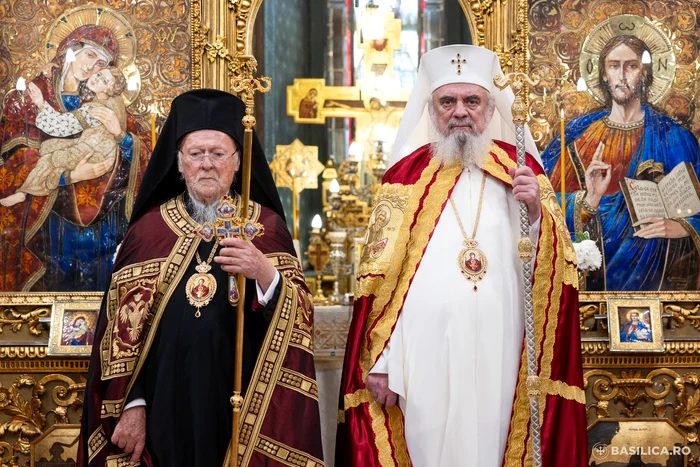 Patriarhul Bartolomeu I, alături de Patriarhul Daniel. FOTO Facebook Basilica.ro