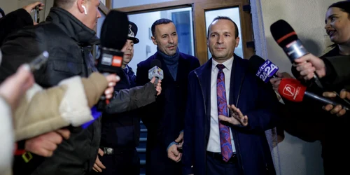 Iulian Dumitrescu pleacă de la sediul Direcției Naționale Anticorupție din București. FOTO Inquam Photos / Octav Ganea