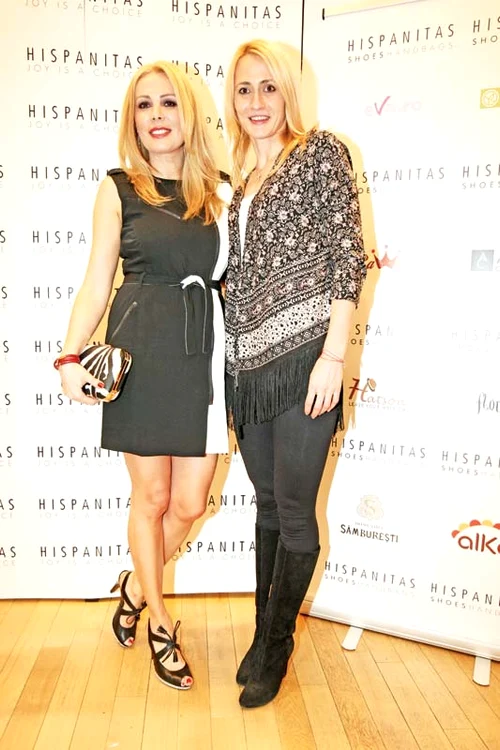 Dana Săvuică (stânga) şi Camelia Potec au fiecare circa 100 de cutii de pantofi acasăFoto: Dorin Constanda