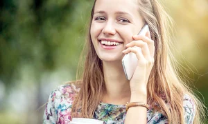 femeie telefon mobil121212 0 jpeg