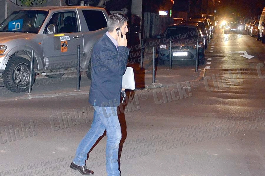 Laura şi Cosmin erau  cu ochii în patru la  ieşirea din restaurant (FOTOGRAFII: click!)