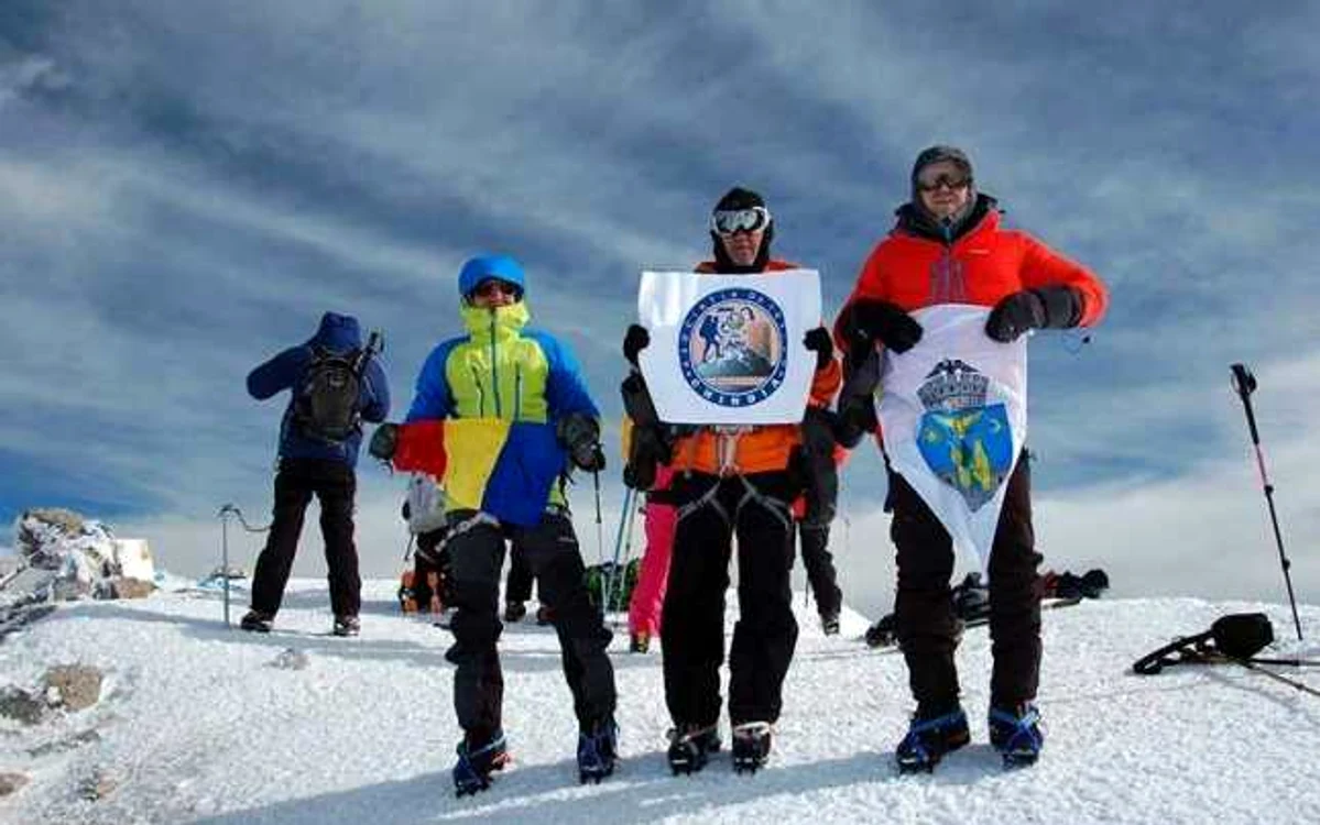 În luna ianuarie 1984 clubul a primit numele (din partea C.J. al U.T.C.) de “Chindia”, nume considerat ca fiind mai reprezentativ pentru judeţul nostru.