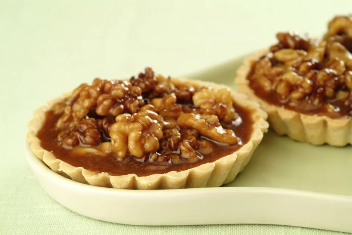 Tartă cu cremă caramel