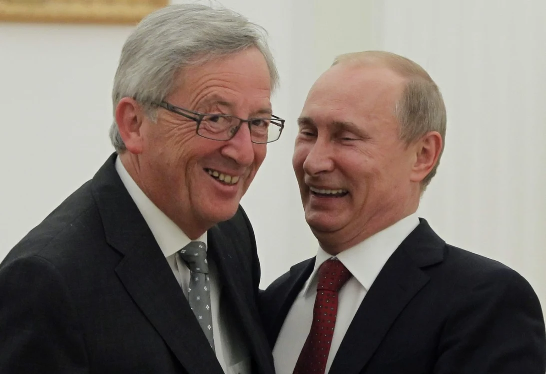 Jean-Claude Juncker (stânga) şi Vladimir Putin Foto: AP