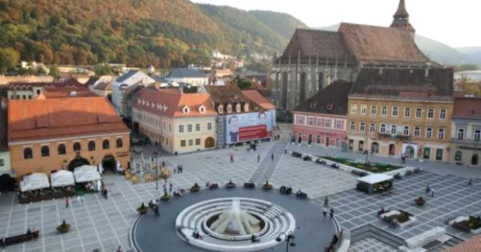 Expoziţia va avea loc la Casa Hirscher din Piaţa Sfatului Foto. arhivă