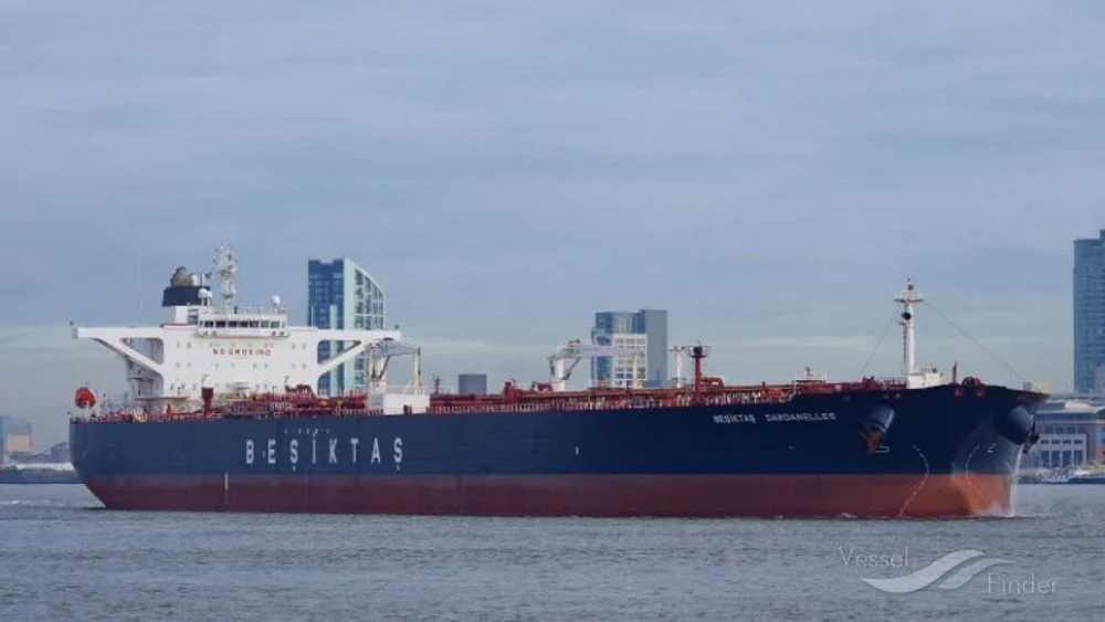 Petrolier turcesc lovit simultan de o dronă și de o navă fără echipaj, în apropierea Strâmtorii Bosfor, lângă Istanbul. Vasul se afla sub sancțiuni europene