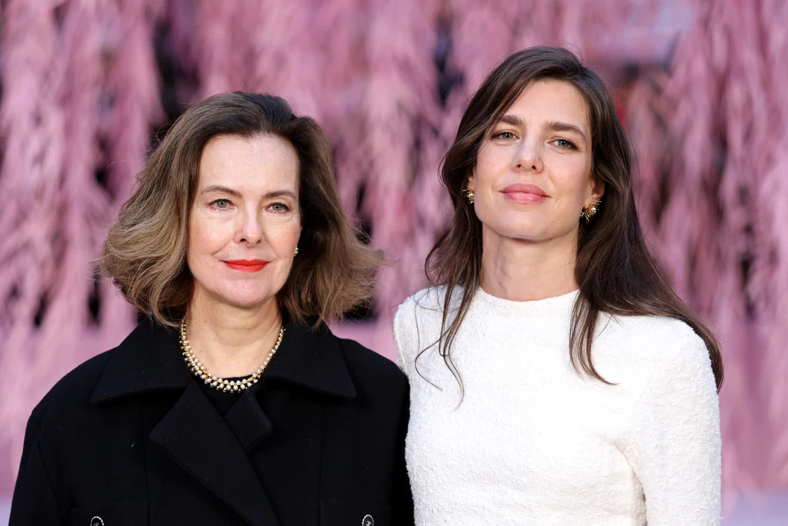 Carole Bouquet și Charlotte Casiraghi la Chanel Haute Couture Week SpringSummer 2026   GettyImages 2258457539 jpg