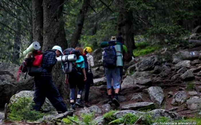 Turişti în Retezat. FOTO: Daniel Guţă