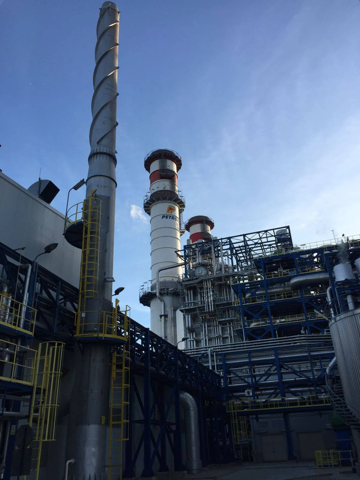 Alertă în sistemul energetic: Centrala de la Brazi, care furnizează 10% din energia țării, oprită din cauza lipsei apei la Barajul Paltinu