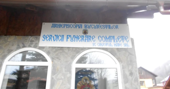 Reclama amplasată pe capele de Arhiepiscopia Bucureştilor. FOTO Primăria Sinaia