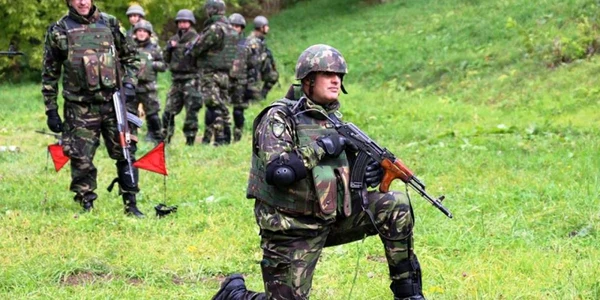 Militari din cadrul Batalionului 30 Vânători de Munte „Dragoslavele” din Câmpulung se pregătesc pentru o nouă misiune în teatrul de operaţii Afganistan.