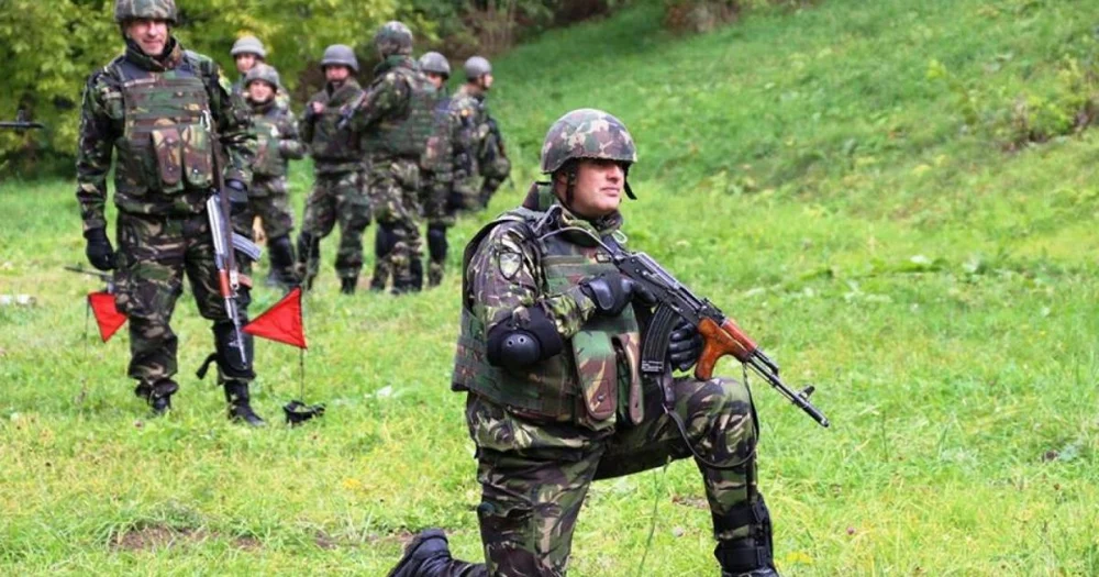 Voluntariatul militar, reglementat prin lege. Proiectul a trecut de Senat cu un singur vot împotrivă. Ce prevede legea