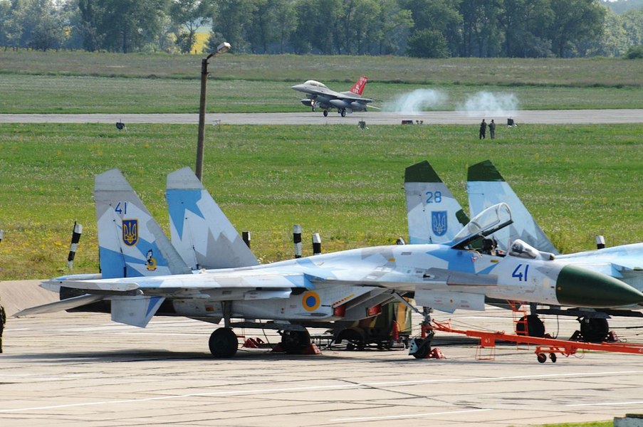 Rusia susține că a distrus avioane de luptă Su-27 după un atac asupra bazei ucrainene de la Mirgorod