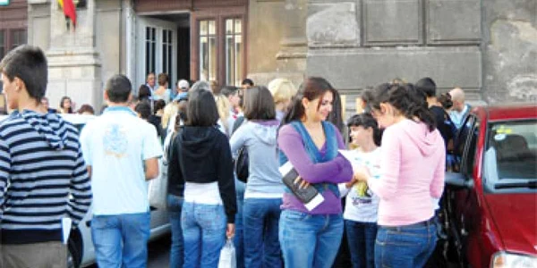 Târg de joburi pentru zidari şi fierari