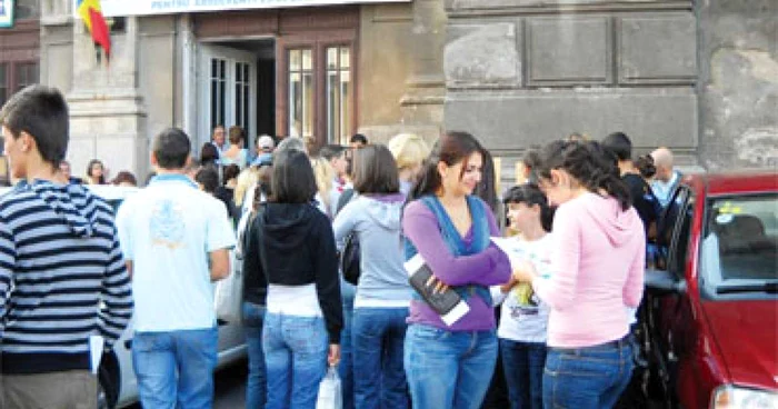 Târg de joburi pentru zidari şi fierari