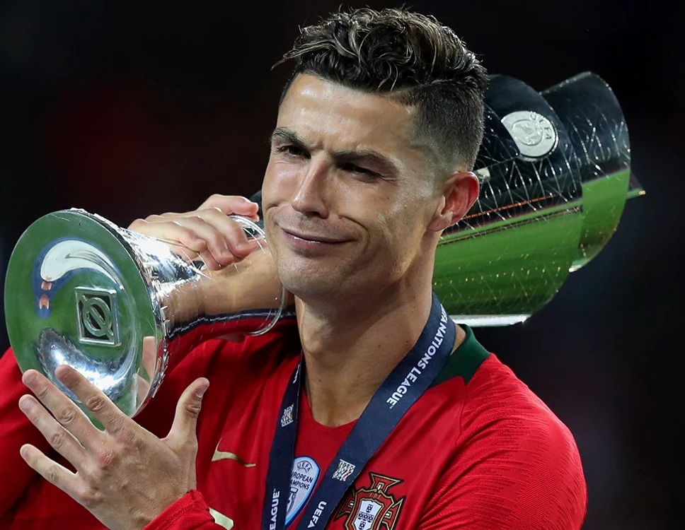 Ronaldo, cu trofeul Ligii Națiunilor