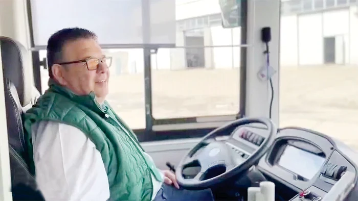 Raffaele, la volanul autobuzului. FOTO: SCTP Iaşi