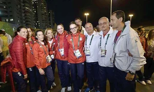 Fetele din lotul de  scrimă formează o adevărată familie jpeg