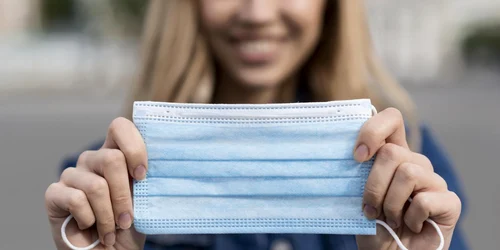 Mastile raman o solutie pentru prevenirea răspândirii virușilor Foto Freepik com jpg