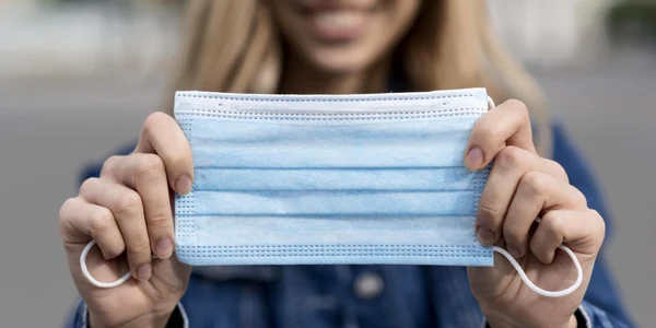 Mastile raman o solutie pentru prevenirea răspândirii virușilor  Foto Freepik com jpg