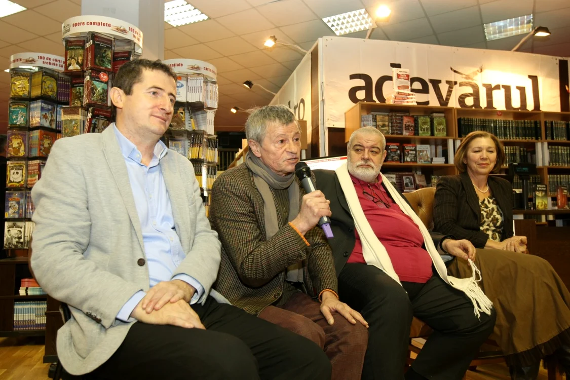De la stânga la dreapta: scenaristul Grigore Cartianu, actorul Constantin Cojocaru, regizorul Radu Gabrea, actriţa Victoria Cocias