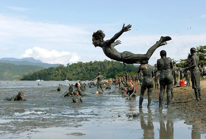 
    … apoi devin nişte creaturi înfricoşătoareFoto: AP  