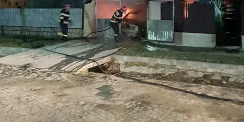 Incendiu auto Greci FOTO ISU