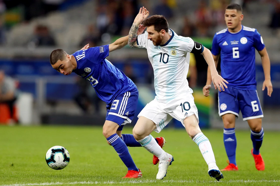 
    Leo Messi, aproape de eliminare de la Copa America  