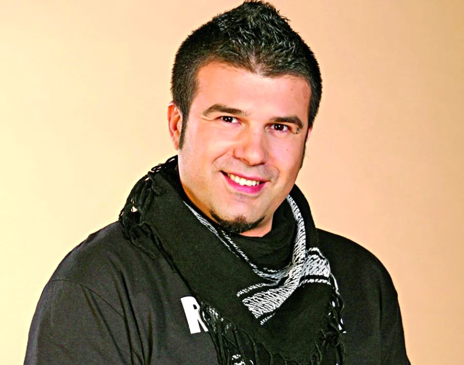Coordonatorul baletului şi al coregrafilor emisiunii „Dansez pentru tine” este Edi Stancu. El face parte din echipa emisiunii din 2005