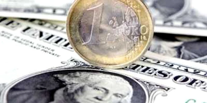 Cursul euro - dolar scade puternic