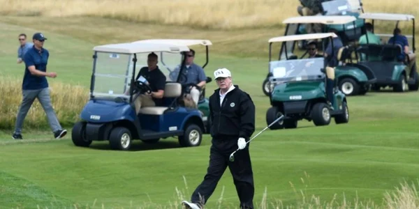 Trump la golf FOTO AFP