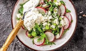 salata de ridichi cu branza jpg