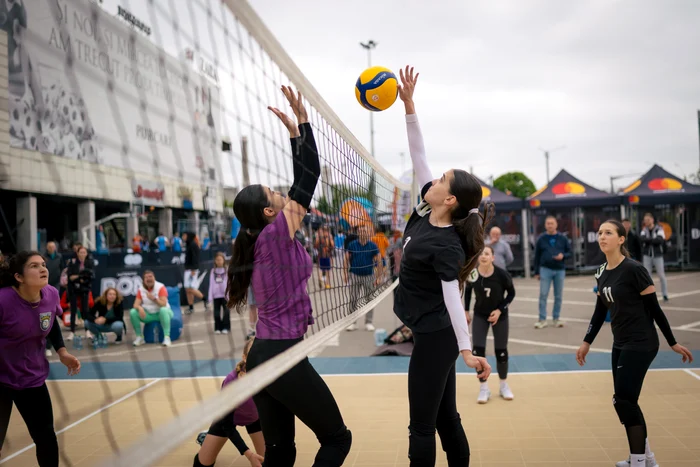 Au fost și meciuri demonstrative de volei