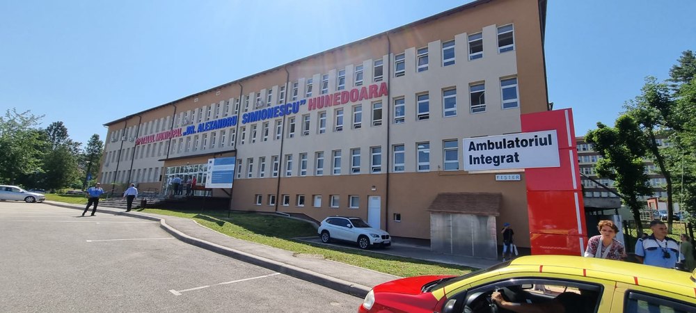 O femeie de 84 de ani a murit după ce s-a aruncat de la etajul al treilea al Spitalului Municipal Hunedoara