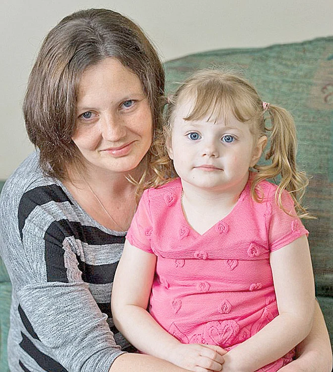 Mama micuţei, Kelly, nu ştie cum s-o oprească