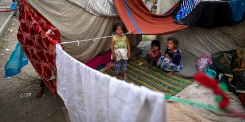 Tabara de refugiati in apropiere de Kabul FOTO EPA-EFE